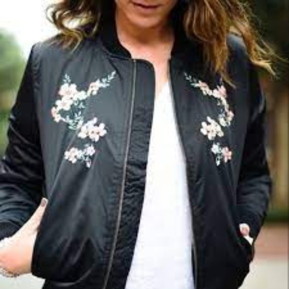 American Eagle Black Flower Bomber jakcet - Picture 10 of 10